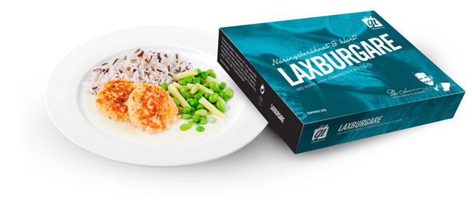 Laxburgare med vildris, ärtor serverade med citrussås.